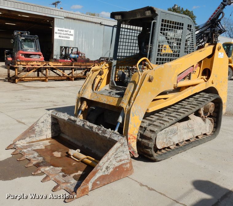 image for item DJ6914 2004 Gehl CTL70  tracked skid steer loader