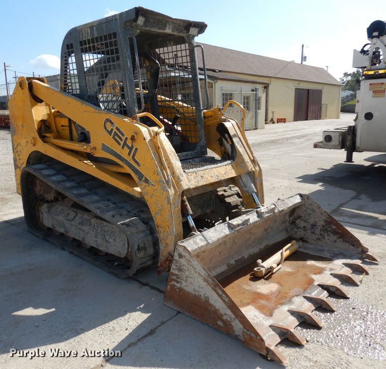 image for item DJ6914 2004 Gehl CTL70  tracked skid steer loader