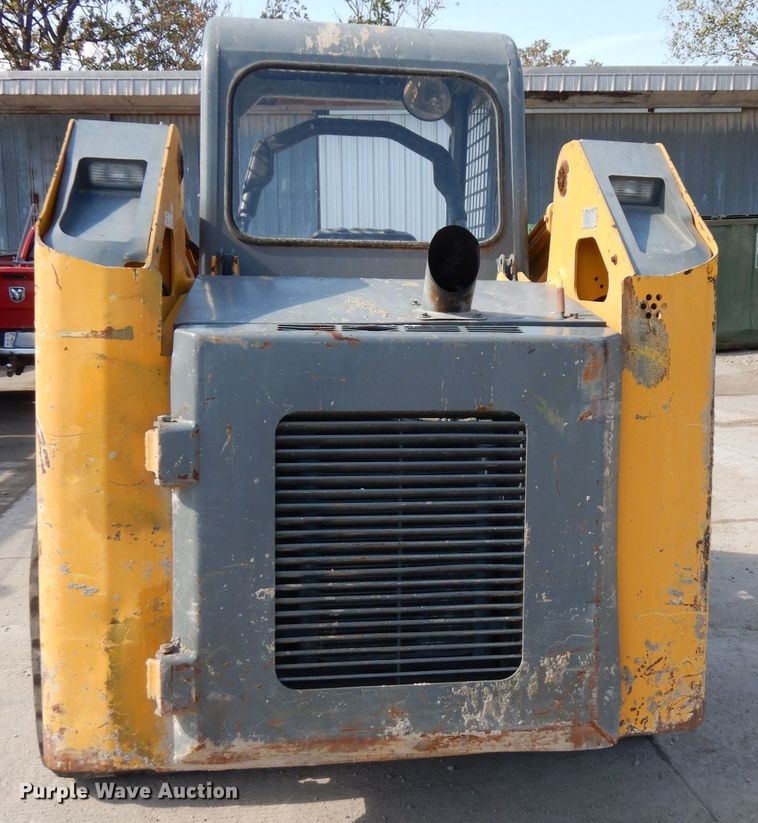 image for item DJ6914 2004 Gehl CTL70  tracked skid steer loader