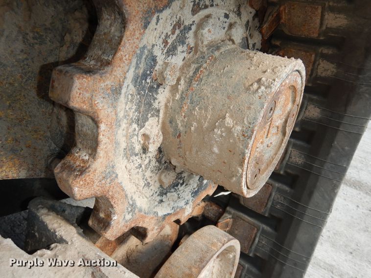 image for item DJ6914 2004 Gehl CTL70  tracked skid steer loader