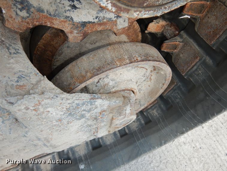 image for item DJ6914 2004 Gehl CTL70  tracked skid steer loader