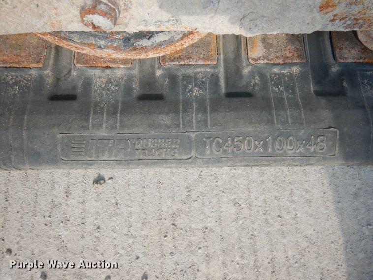 image for item DJ6914 2004 Gehl CTL70  tracked skid steer loader