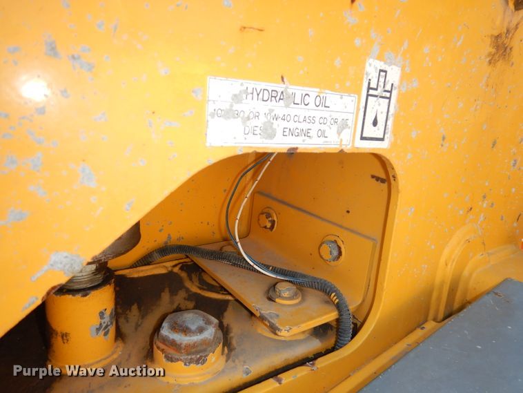 image for item DJ6914 2004 Gehl CTL70  tracked skid steer loader