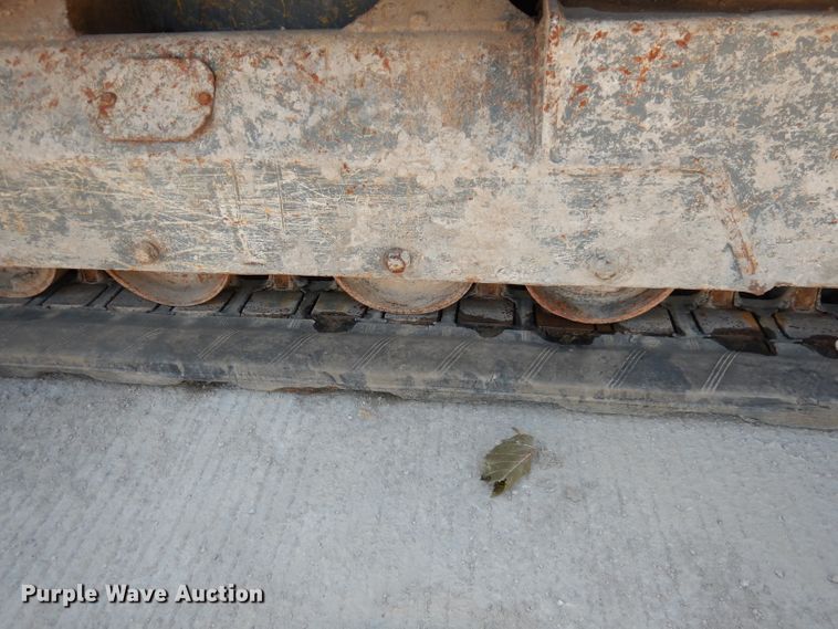 image for item DJ6914 2004 Gehl CTL70  tracked skid steer loader