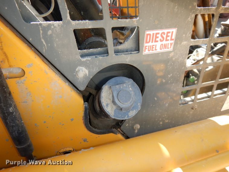 image for item DJ6914 2004 Gehl CTL70  tracked skid steer loader