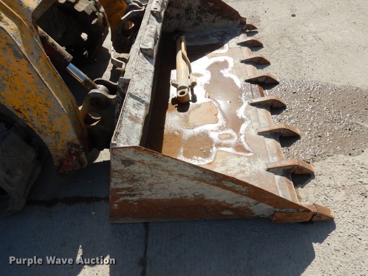 image for item DJ6914 2004 Gehl CTL70  tracked skid steer loader