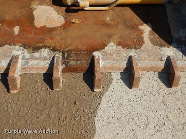 image for item DJ6914 2004 Gehl CTL70  tracked skid steer loader