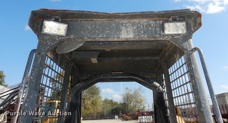 image for item DJ6914 2004 Gehl CTL70  tracked skid steer loader