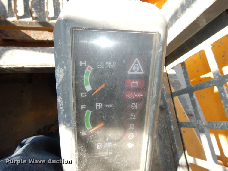 image for item DJ6914 2004 Gehl CTL70  tracked skid steer loader