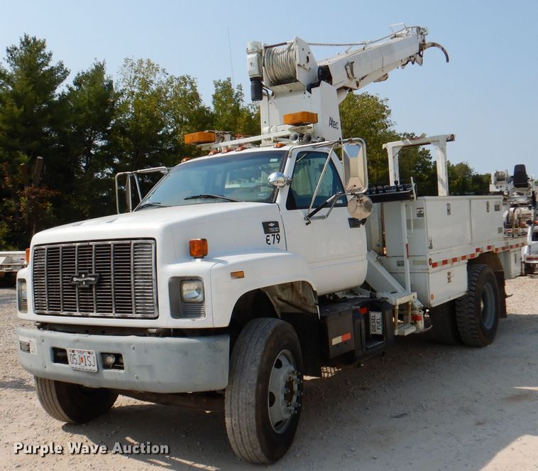 image for item DY9532 2002 Chevrolet C7500  digger derrick truck