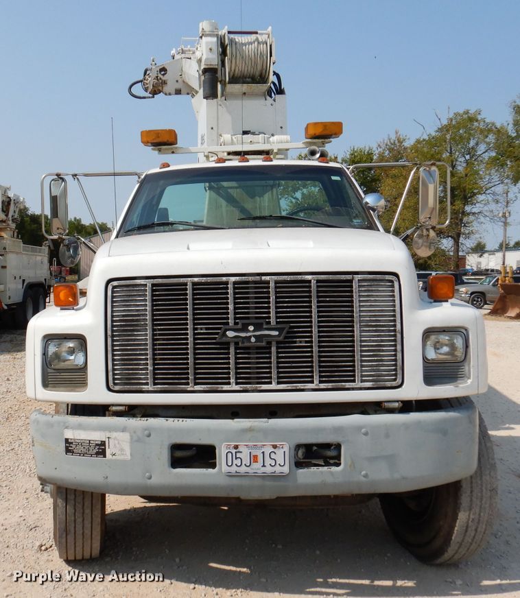 image for item DY9532 2002 Chevrolet C7500  digger derrick truck