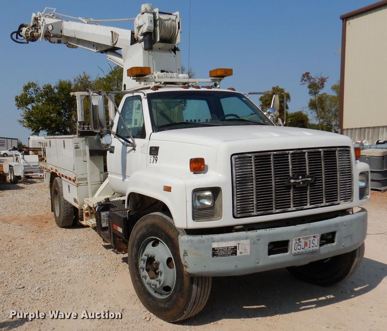 image for item DY9532 2002 Chevrolet C7500  digger derrick truck