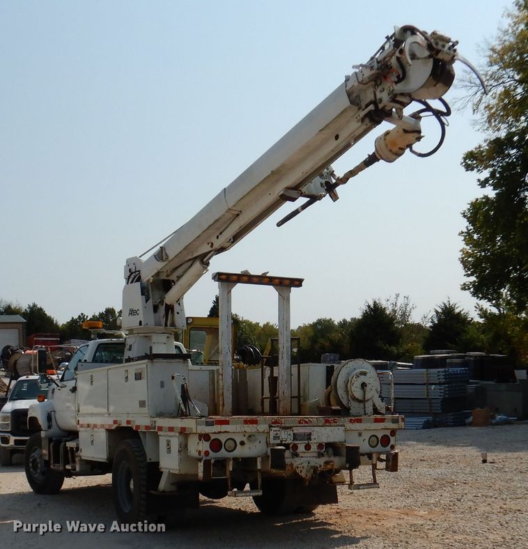 image for item DY9532 2002 Chevrolet C7500  digger derrick truck