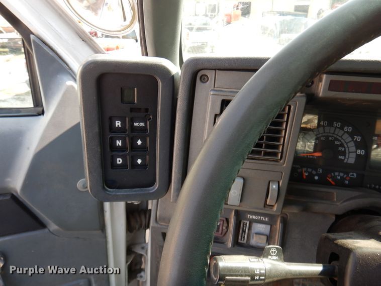 image for item DY9532 2002 Chevrolet C7500  digger derrick truck