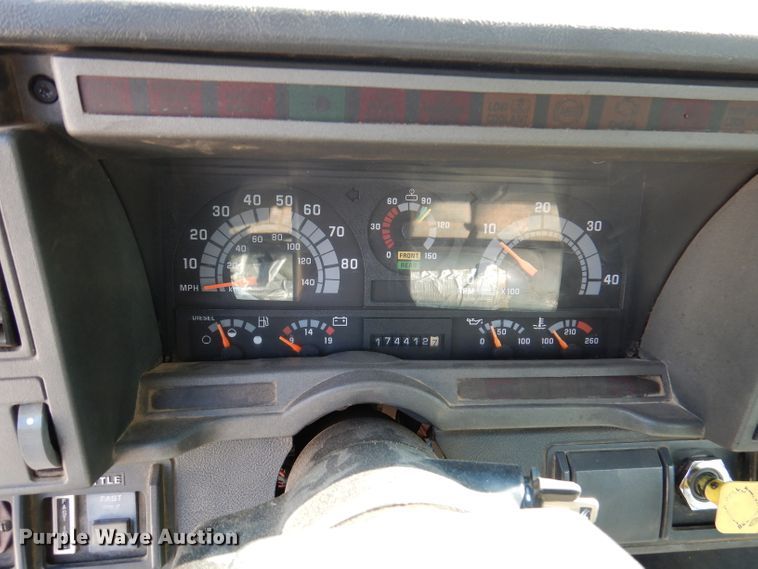 image for item DY9532 2002 Chevrolet C7500  digger derrick truck