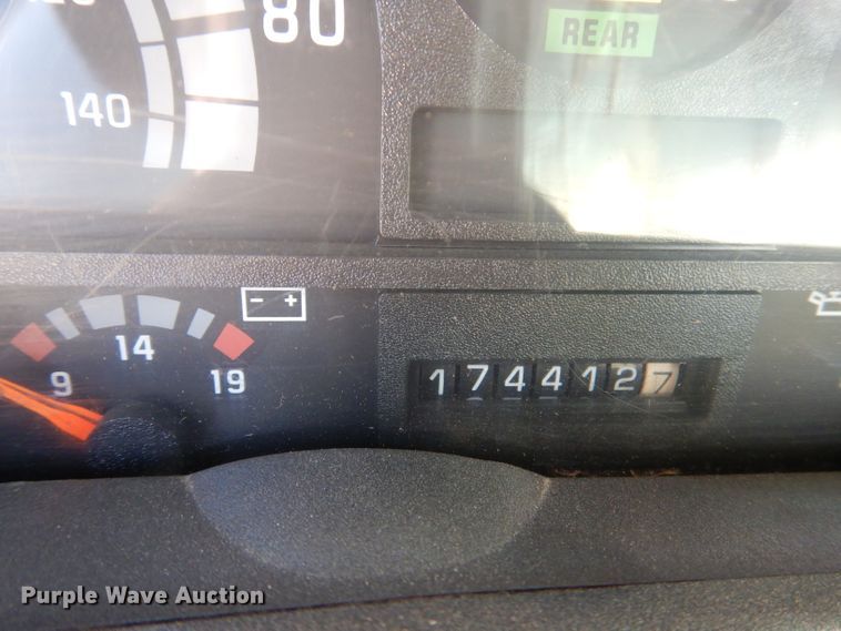 image for item DY9532 2002 Chevrolet C7500  digger derrick truck