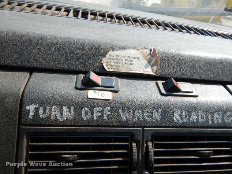 image for item DY9532 2002 Chevrolet C7500  digger derrick truck