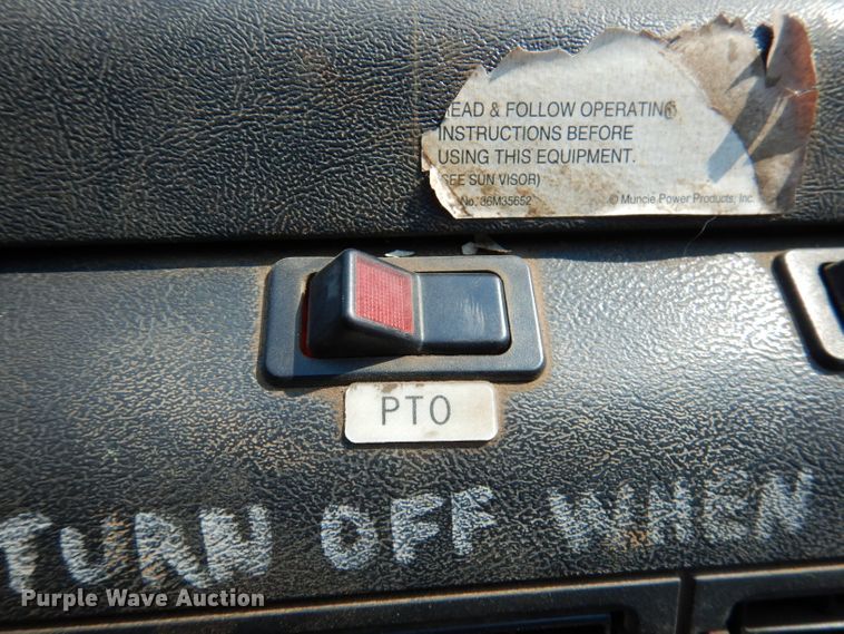 image for item DY9532 2002 Chevrolet C7500  digger derrick truck