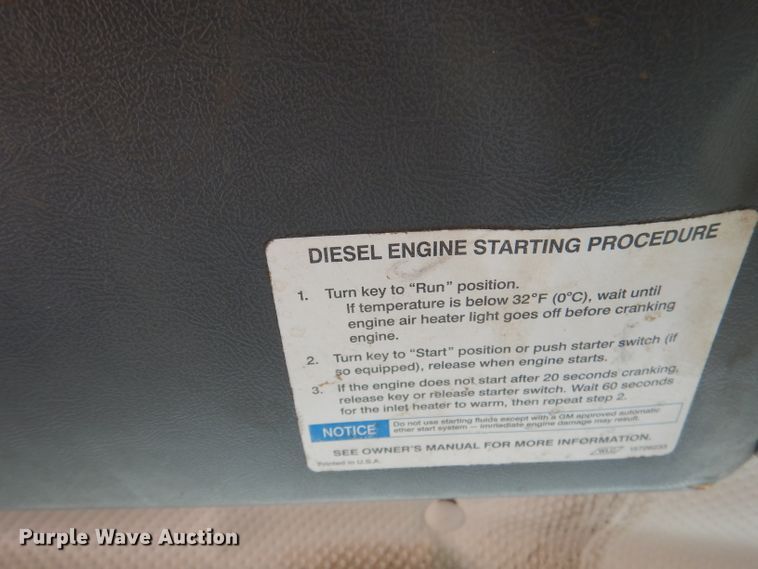 image for item DY9532 2002 Chevrolet C7500  digger derrick truck