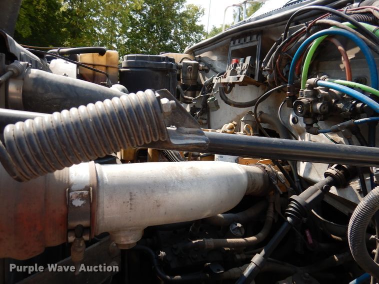 image for item DY9532 2002 Chevrolet C7500  digger derrick truck