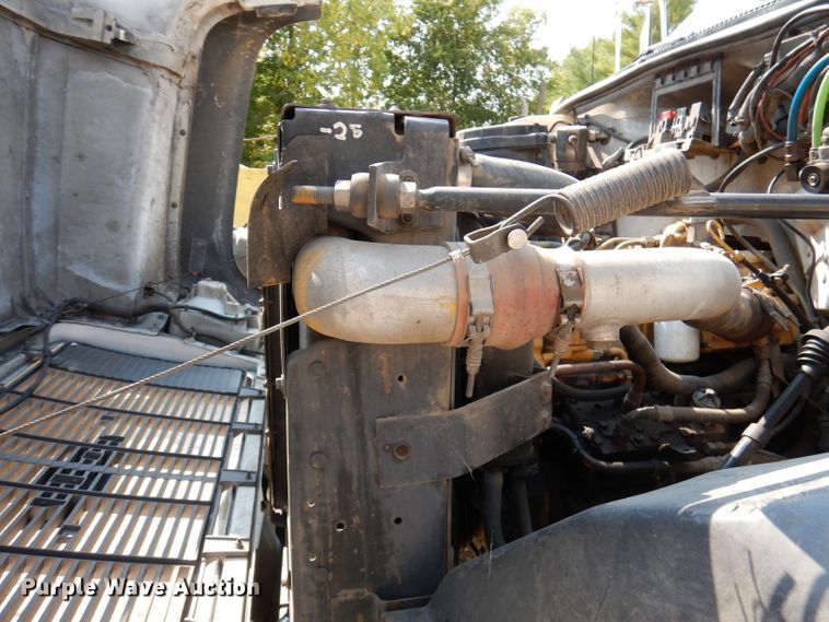 image for item DY9532 2002 Chevrolet C7500  digger derrick truck