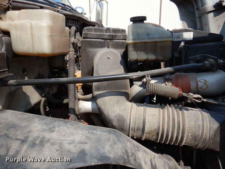 image for item DY9532 2002 Chevrolet C7500  digger derrick truck