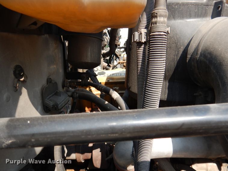 image for item DY9532 2002 Chevrolet C7500  digger derrick truck