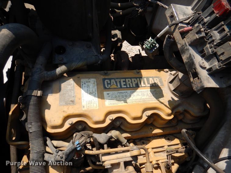 image for item DY9532 2002 Chevrolet C7500  digger derrick truck