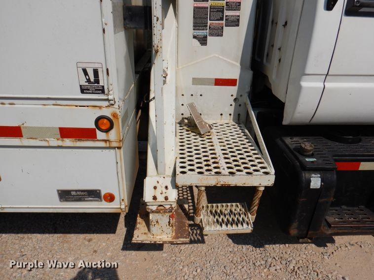 image for item DY9532 2002 Chevrolet C7500  digger derrick truck