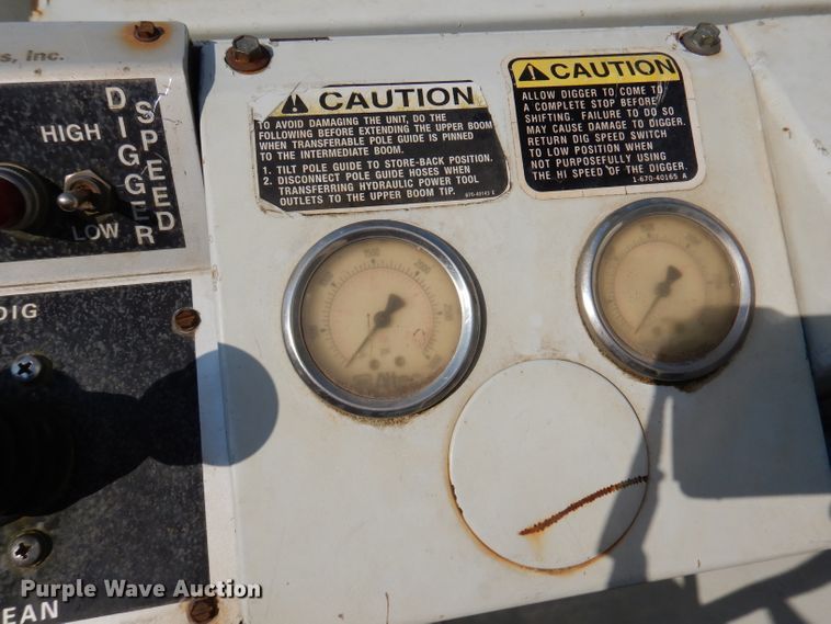 image for item DY9532 2002 Chevrolet C7500  digger derrick truck