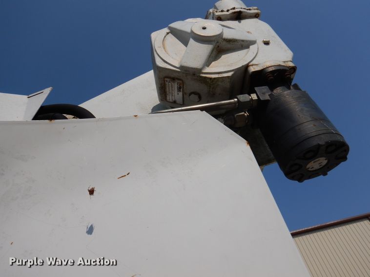 image for item DY9532 2002 Chevrolet C7500  digger derrick truck