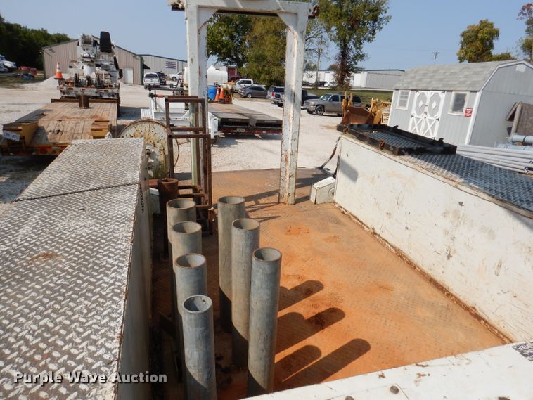 image for item DY9532 2002 Chevrolet C7500  digger derrick truck