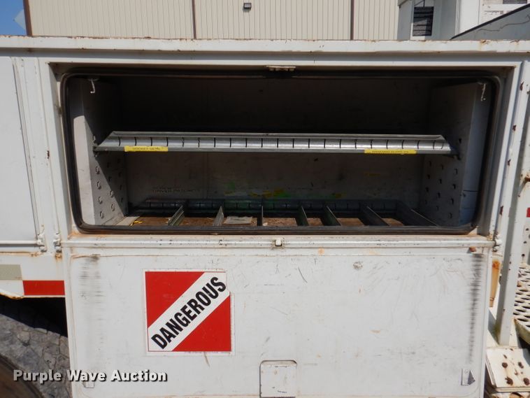 image for item DY9532 2002 Chevrolet C7500  digger derrick truck