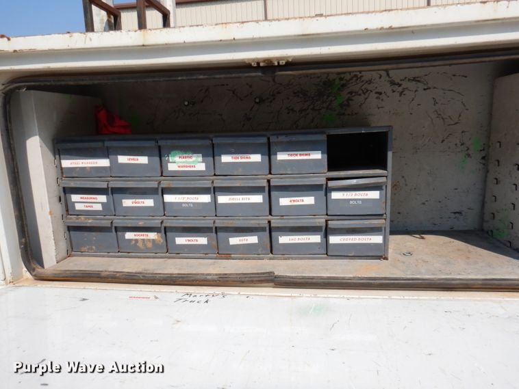 image for item DY9532 2002 Chevrolet C7500  digger derrick truck