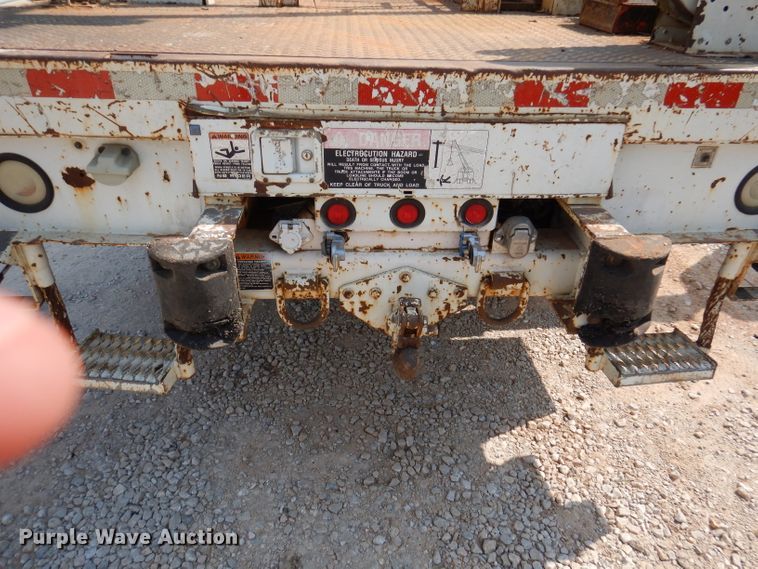 image for item DY9532 2002 Chevrolet C7500  digger derrick truck