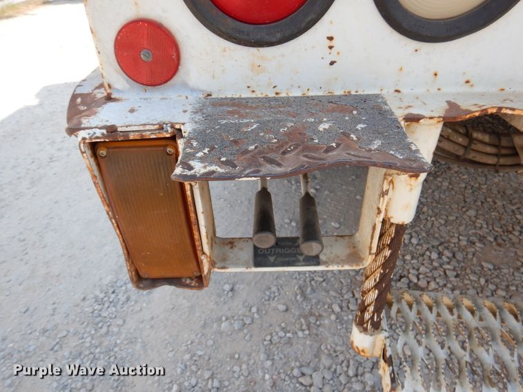 image for item DY9532 2002 Chevrolet C7500  digger derrick truck