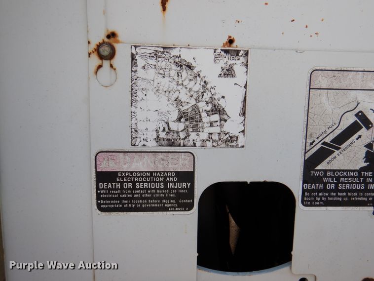 image for item DY9532 2002 Chevrolet C7500  digger derrick truck