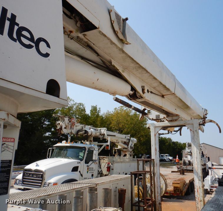 image for item DY9532 2002 Chevrolet C7500  digger derrick truck