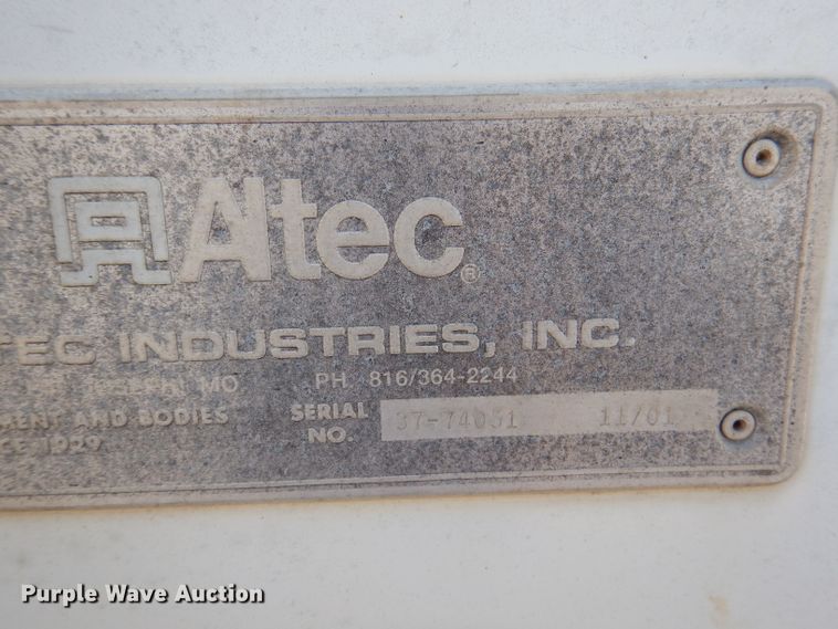 image for item DY9532 2002 Chevrolet C7500  digger derrick truck