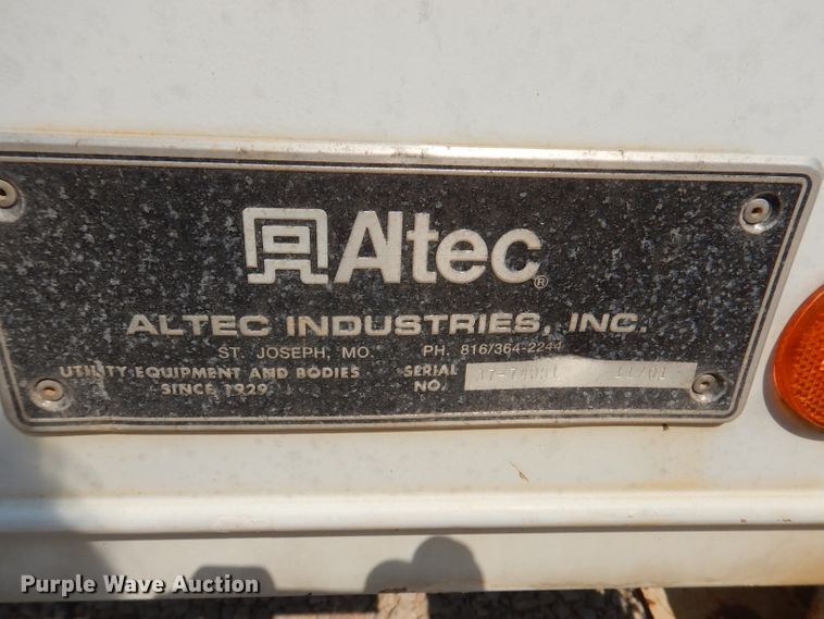 image for item DY9532 2002 Chevrolet C7500  digger derrick truck