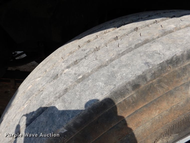 image for item DY9532 2002 Chevrolet C7500  digger derrick truck