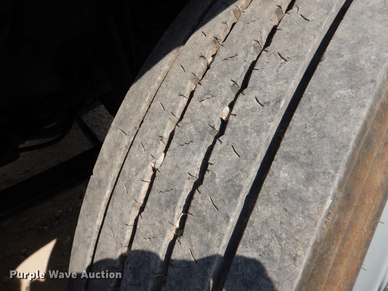 image for item DY9532 2002 Chevrolet C7500  digger derrick truck