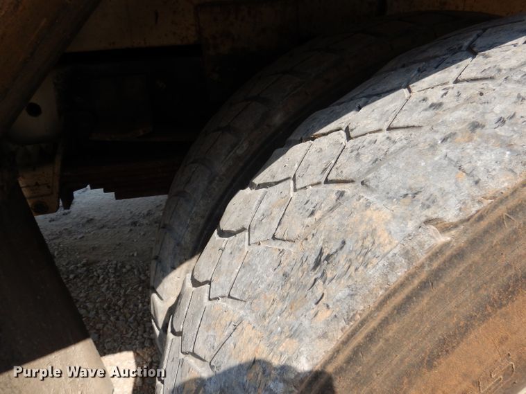 image for item DY9532 2002 Chevrolet C7500  digger derrick truck