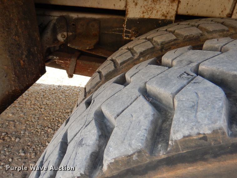 image for item DY9532 2002 Chevrolet C7500  digger derrick truck