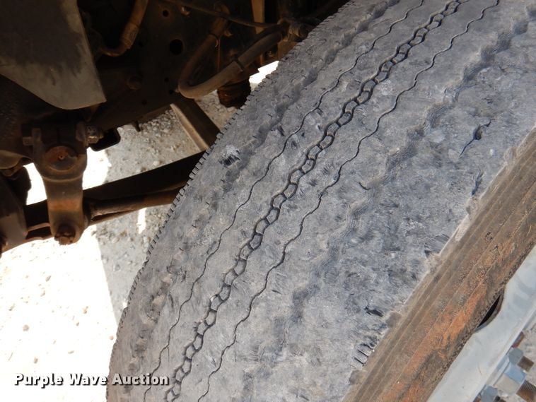 image for item DY9532 2002 Chevrolet C7500  digger derrick truck