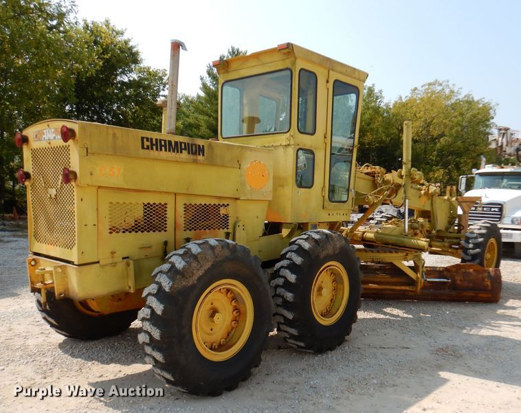 image for item DY9533 1976 Champion 720  motor grader