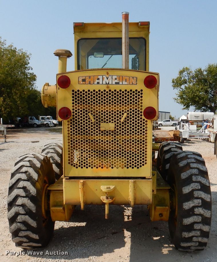 image for item DY9533 1976 Champion 720  motor grader