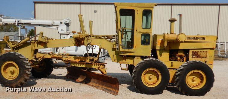 image for item DY9533 1976 Champion 720  motor grader