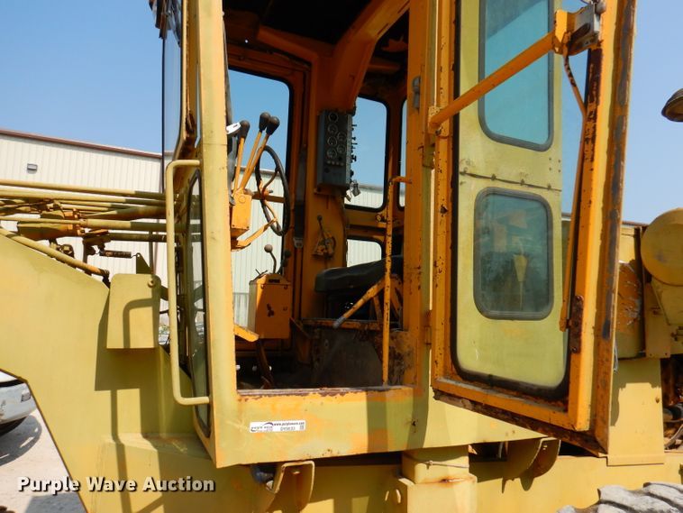 image for item DY9533 1976 Champion 720  motor grader