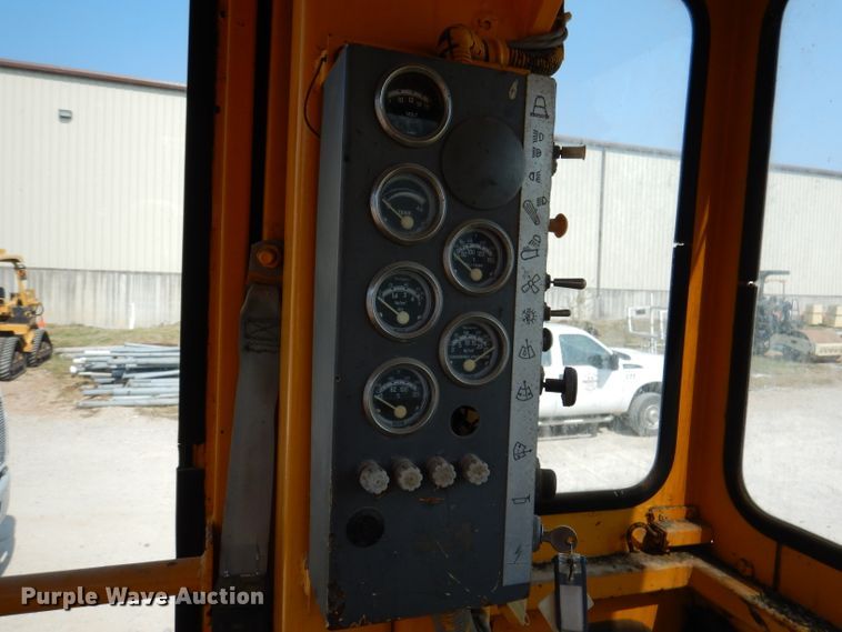 image for item DY9533 1976 Champion 720  motor grader